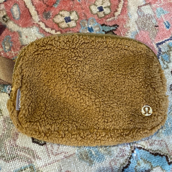 Lululemon Everywhere Belt Bag - Sherpa Burnt Caramel - Picture 3 of 13